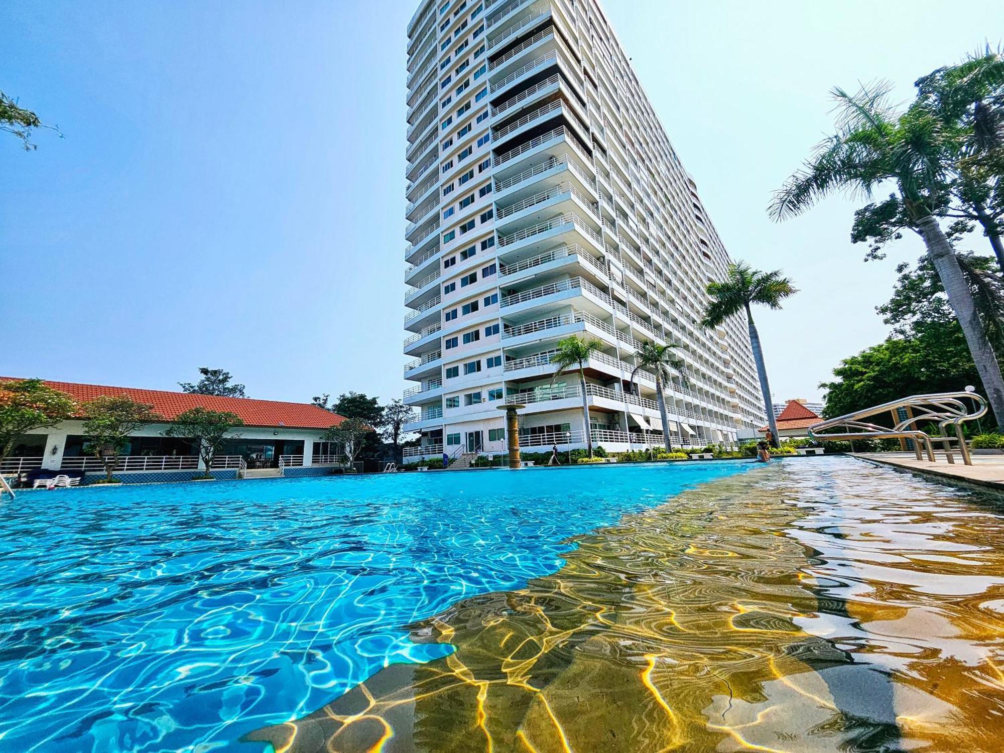 View Talay 5 Jomtien Beachfront Pattaya Exterior foto