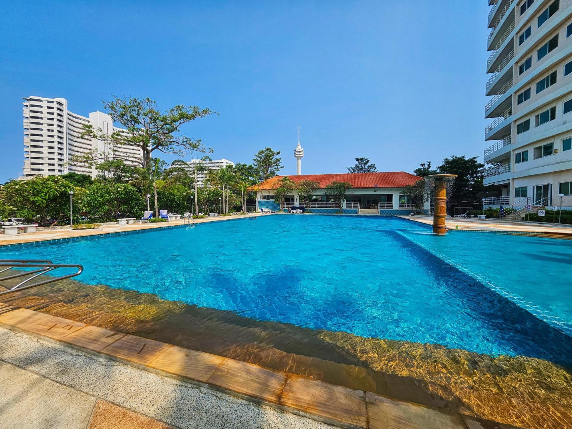 View Talay 5 Jomtien Beachfront Pattaya Exterior foto