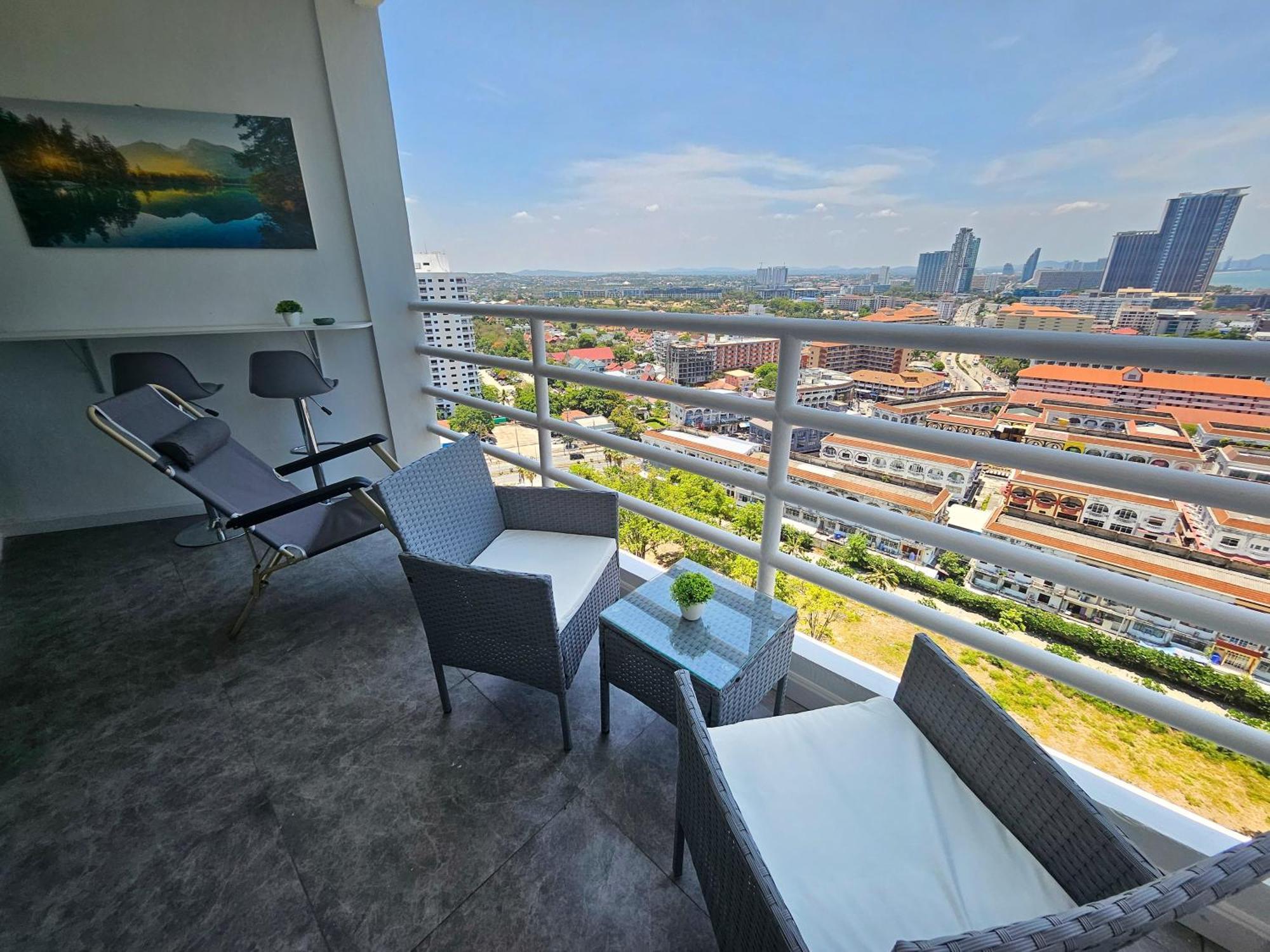 View Talay 5 Jomtien Beachfront Pattaya Exterior foto